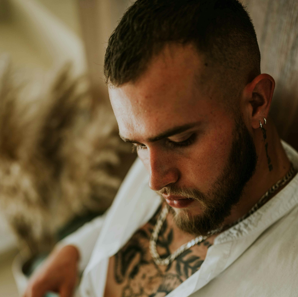 Selbstzweifel als Zeichen emotionaler Wunden und innerer Unsicherheit